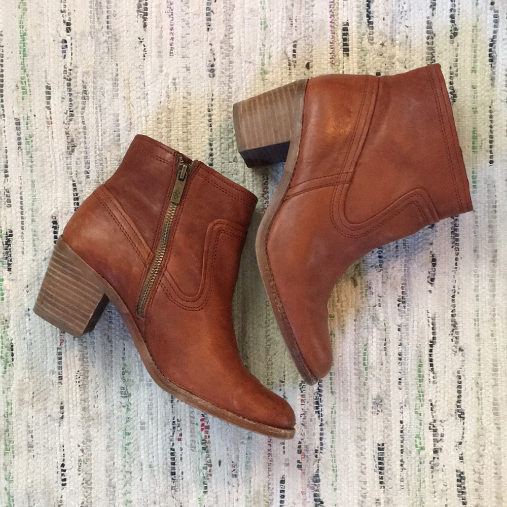Autumn ankle boots in cognac!